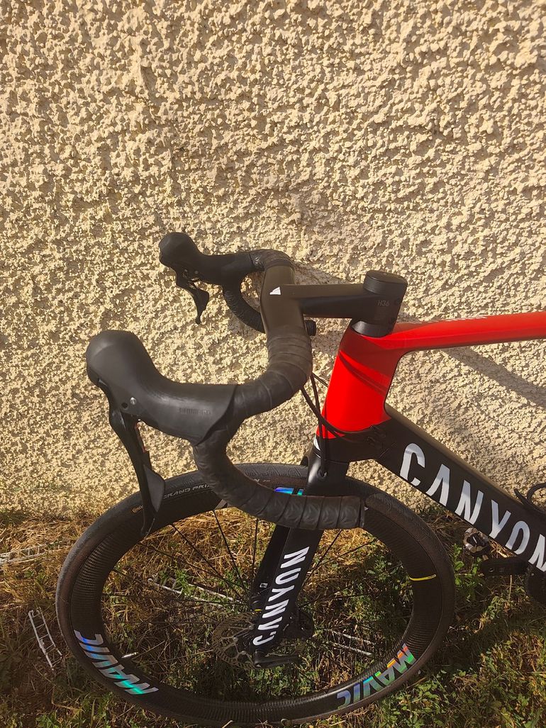 Canyon Aeroad CF SL 7 Disc 2023 2023 Road & Gravel usato, Rosso — immagine 13 di 16