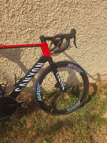 Canyon Aeroad CF SL 7 Disc 2023 2023 Road & Gravel usato, Rosso — immagine 3 di 16