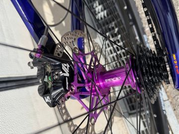 Used Giant Glory Advanced 2025 2025 Mountainbike, Red — image 6 of 6