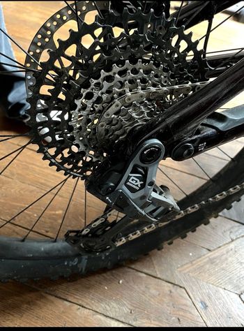 Used Specialized Enduro SRAM GX Eagle AXS 2025 Mountainbike, Red — image 3 of 5