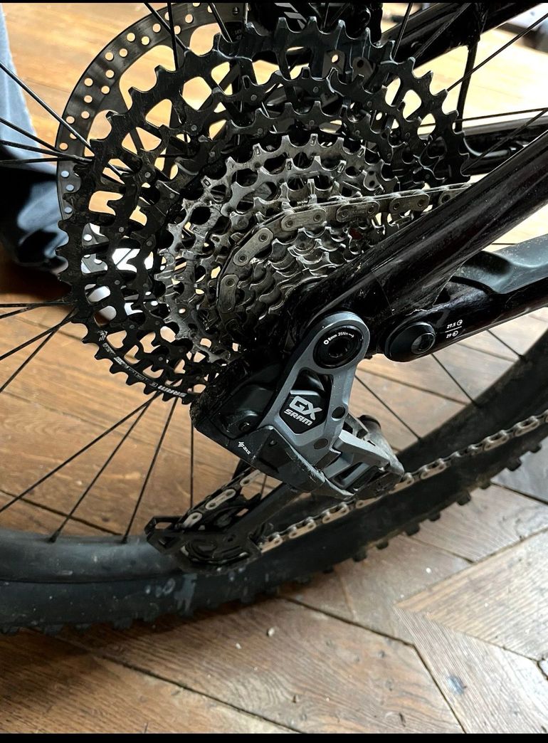 Used Specialized Enduro SRAM GX Eagle AXS 2025 Mountainbike, Red — image 3 of 5
