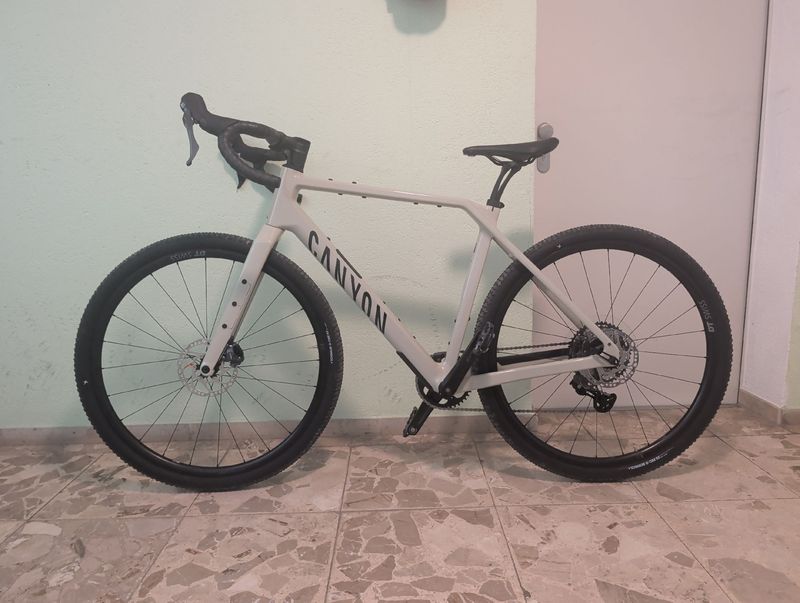 Canyon Grizl CF 7 2026 2026 Road & Gravel usato, Bianco — immagine 2 di 3