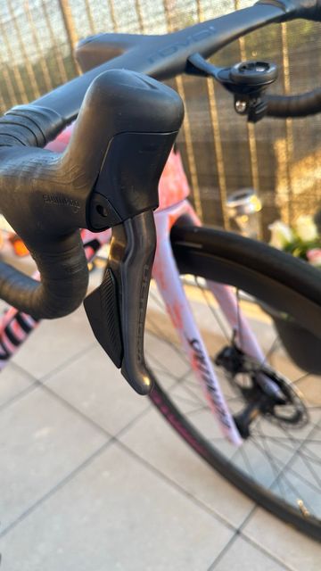 Used Specialized Tarmac Shimano Ultegra Di2 2024 Road & Gravel, Red — image 8 of 16