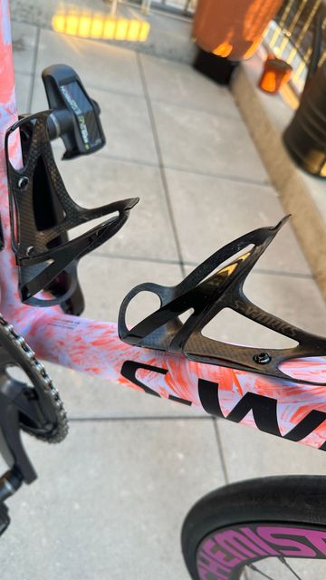 Used Specialized Tarmac Shimano Ultegra Di2 2024 Road & Gravel, Red — image 6 of 16