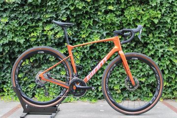 Used Giant Revolt Advanced 2 2025 2025 Road & Gravel, Orange — image 1 of 36