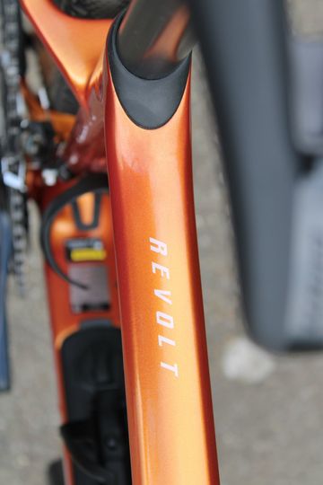 Used Giant Revolt Advanced 2 2025 2025 Road & Gravel, Orange — image 23 of 36