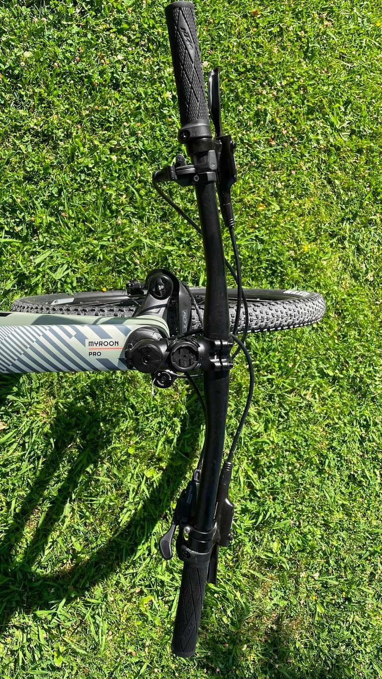 Gebrauchtes KTM MYROON PRO 2025 2025 Mountainbike, Hellgrau, 29 — Bild 4 von 11