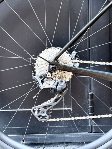 Tweedehands Giant Defy Advanced 1 2022 2022 Road & Gravel — afbeelding 5 van 14