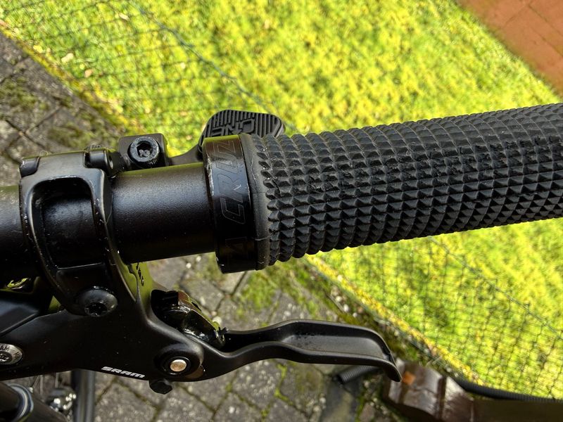 Used Santa Cruz Bronson Other SRAM 2026 Mountainbike, Black — image 7 of 8