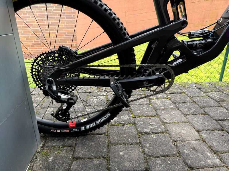 Used Santa Cruz Bronson Other SRAM 2026 Mountainbike, Black — image 2 of 8