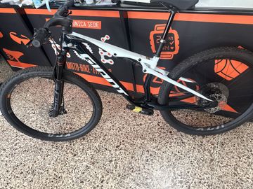 Używany Giant Anthem Advanced SL 2 2026 2026 Mountainbike — zdjęcie 3 z 4