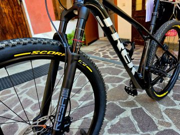Brugt Trek Procaliber 9.6 Gen 3 2025 2025 Mountainbike — billede 5 af 7