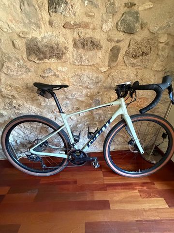 Used Giant Revolt 1 2021 2021 Road & Gravel, Green — image 2 of 14