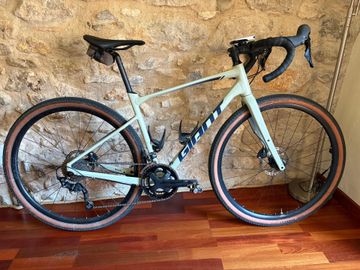 Used Giant Revolt 1 2021 2021 Road & Gravel, Green — image 1 of 14