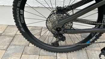 Used M1 Custom Shimano Deore XT 2024 Mountainbike, Black — image 7 of 9