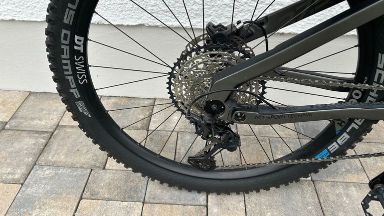 Used M1 Custom Shimano Deore XT 2024 Mountainbike, Black — image 7 of 9