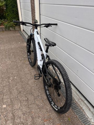 Used Mondraker CHASER R 2023 2023 Mountainbike, White, 29 — image 6 of 10