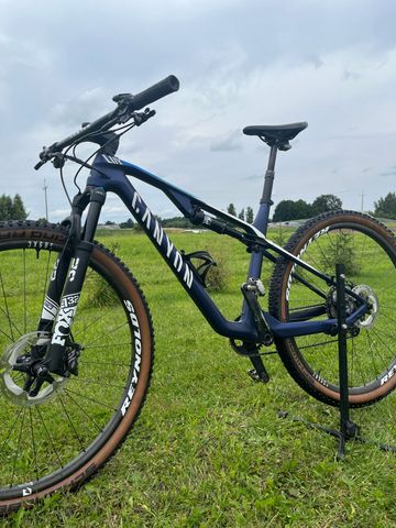 Canyon Lux CF 7 2022 2022 Mountainbike de segunda mano, Azul — imagen 2 de 6