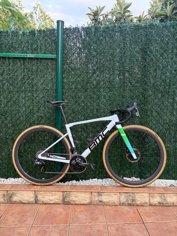 BMC Kaius SRAM Force eTap AXS 2024 Road & Gravel usato