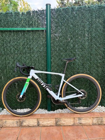 Used BMC Kaius SRAM Force eTap AXS 2024 Road & Gravel, White — image 2 of 4