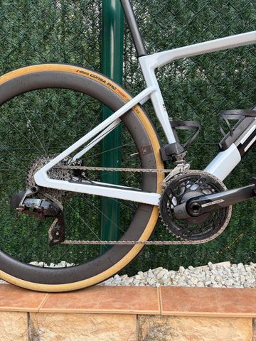 Used BMC Kaius SRAM Force eTap AXS 2024 Road & Gravel, White — image 3 of 4