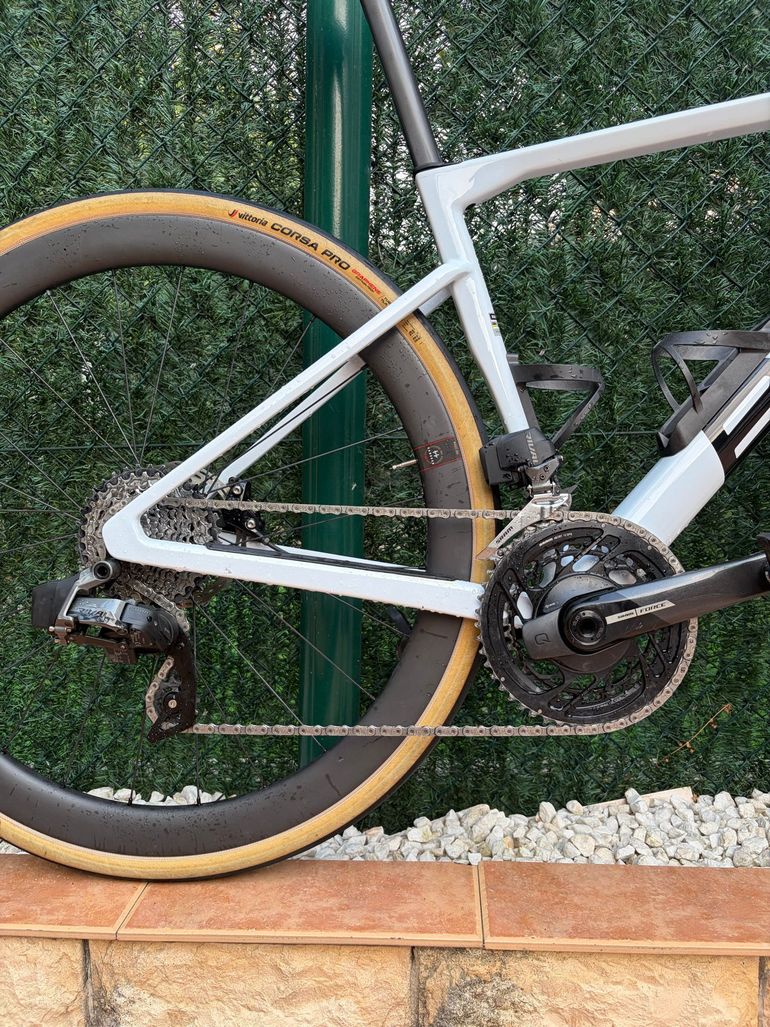 Used BMC Kaius SRAM Force eTap AXS 2024 Road & Gravel, White — image 3 of 4