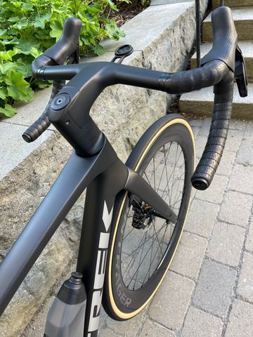 Trek Madone SL 6 2027 2027 Road & Gravel usato, Nero — immagine 3 di 3