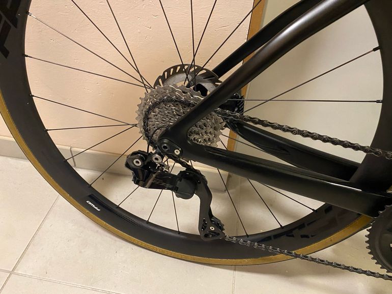 Gebrauchtes Pinarello F5 Shimano 105 2024 Road & Gravel, Schwarz — Bild 4 von 9