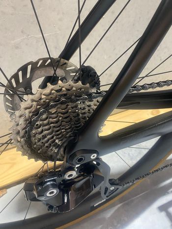Gebrauchtes Pinarello F5 Shimano 105 2024 Road & Gravel, Schwarz — Bild 3 von 9