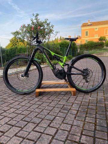 Tweedehands Specialized Men's Turbo Levo Expert 2019 2019 MTB