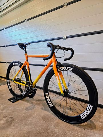 Used Santa fixie Custom Single Speed / Fixed Gear 2022 Road & Gravel, Orange — image 2 of 13