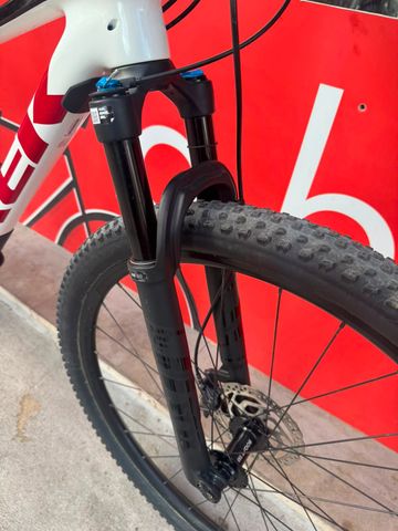 Trek Procaliber 9.8 2021 2021 Mountainbike usato, Bianco — immagine 3 di 8