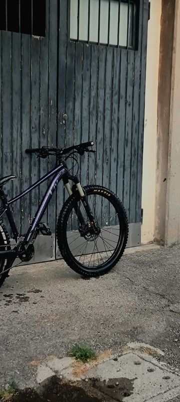 Used Liv Tempt 0 2022 2022 Mountainbike, Purple, 27.5, 29 — image 5 of 5
