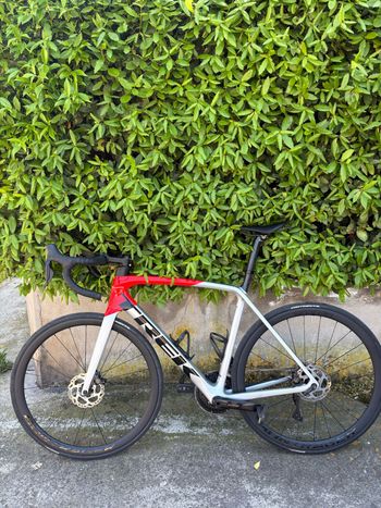 Trek Emonda Shimano 105 Di2 2022 Road & Gravel d'occasion