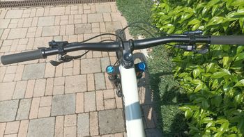 Used Specialized Stumpjumper Comp 2022 2022 Mountainbike, White, 29 — image 3 of 8