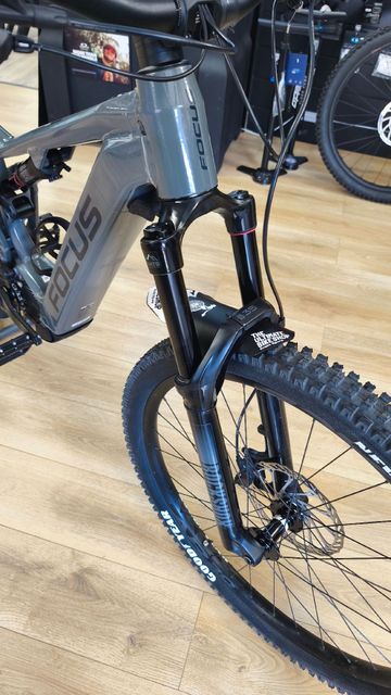 Used Focus Jam Shimano Deore XT 2024 Mountainbike, Light Gray — image 2 of 7