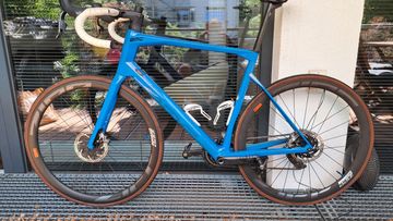 Used BMC Roadmachine 01 ONE 2024 2024 Road & Gravel, Blue — image 2 of 17