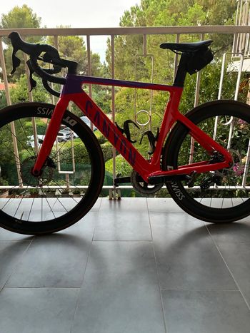 Brugt Canyon Aeroad CF SLX 7 Disc eTap 2023 2023 Road & Gravel