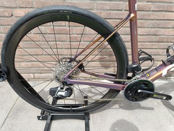 Giant Defy Advanced Pro 1 2025 2025 Road & Gravel usato, Arancione — immagine 13 di 19