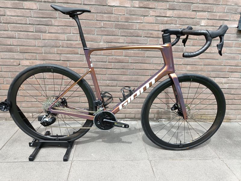 Käytetty Giant Defy Advanced Pro 1 2025 2025 Road & Gravel