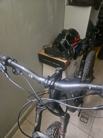Gebrauchtes Trek Fuel EXe 9.5 2023 2023 Mountainbike, Schwarz, 29 — Bild 4 von 4