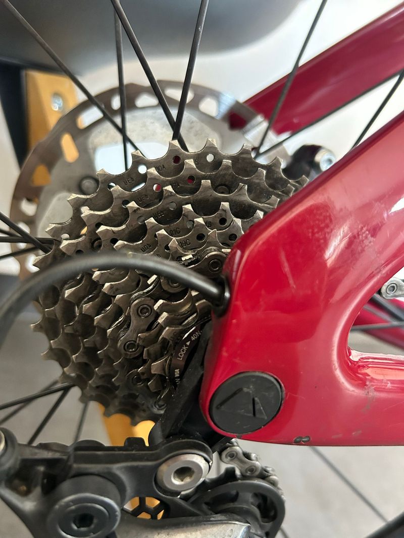 Used Canyon Aeroad CF SL 8 2024 2024 Road & Gravel, Red — image 8 of 9