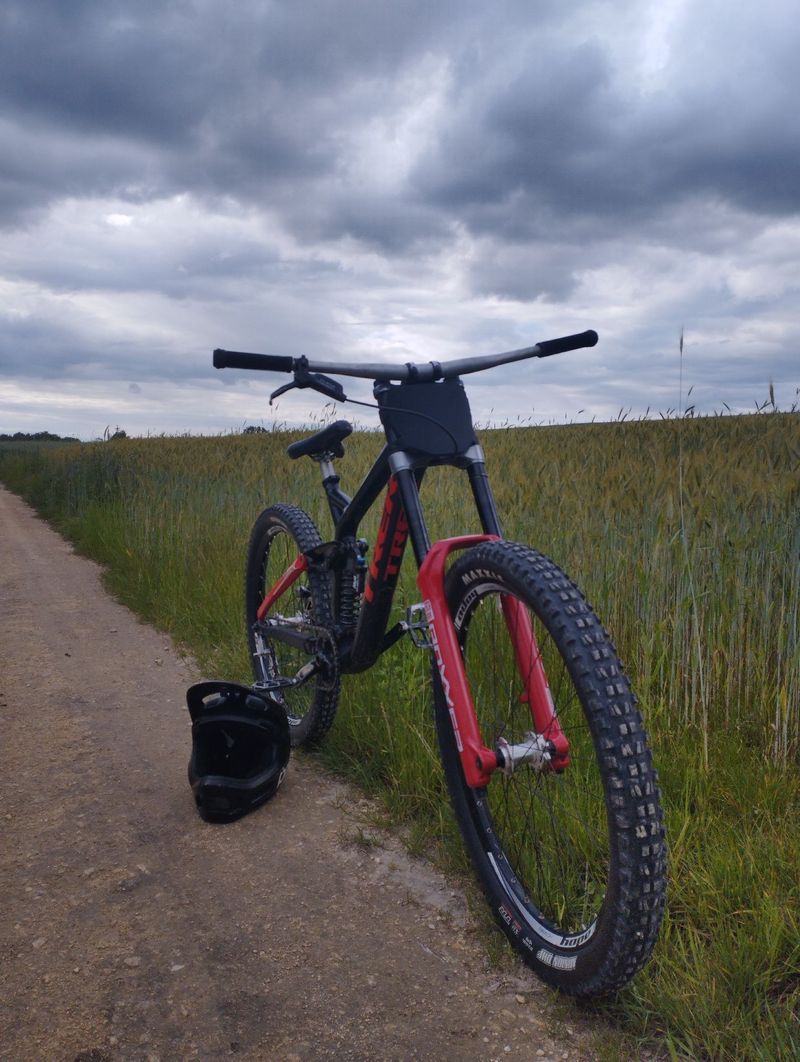 Used Trek Session 88 DH 27.5 2017 Frameset 2017 Mountainbike, Black, 27.5 — image 2 of 3