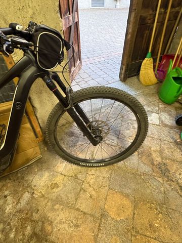 Używany Specialized Turbo Levo Comp Fat 2017 2017 Mountainbike — zdjęcie 2 z 6