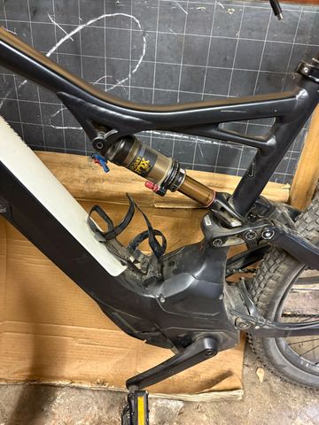 Używany Specialized Turbo Levo Comp Fat 2017 2017 Mountainbike — zdjęcie 5 z 6