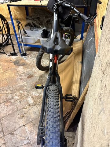 Używany Specialized Turbo Levo Comp Fat 2017 2017 Mountainbike — zdjęcie 4 z 6