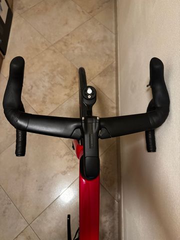 Used Specialized Tarmac Shimano Ultegra Di2 2024 Road & Gravel, Red — image 9 of 12