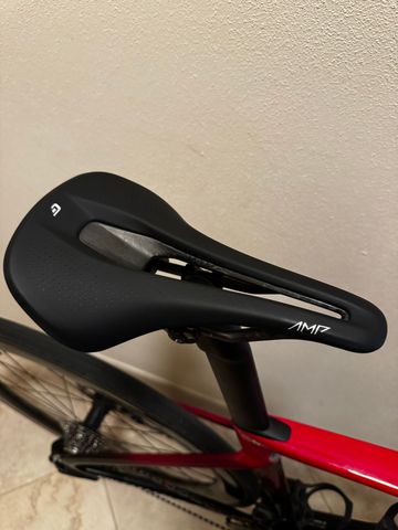 Used Specialized Tarmac Shimano Ultegra Di2 2024 Road & Gravel, Red — image 5 of 12