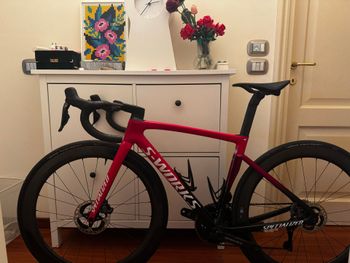 Used Specialized Tarmac Shimano Ultegra Di2 2024 Road & Gravel, Red — image 2 of 9