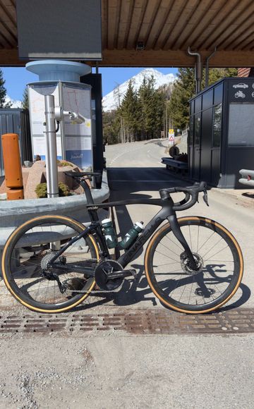 Pinarello DOGMA F DURA ACE Di2 Disc 2023 2023 Road & Gravel usato